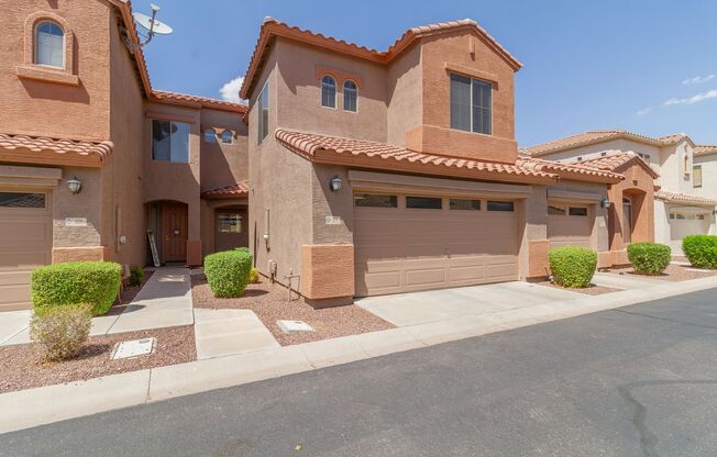 AMAZING 3BED+DEN, 2.5BATH TOWNHOUSE LOCATED NEAR PECOS & GILBERT