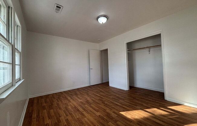 2 beds, 1 bath, $995