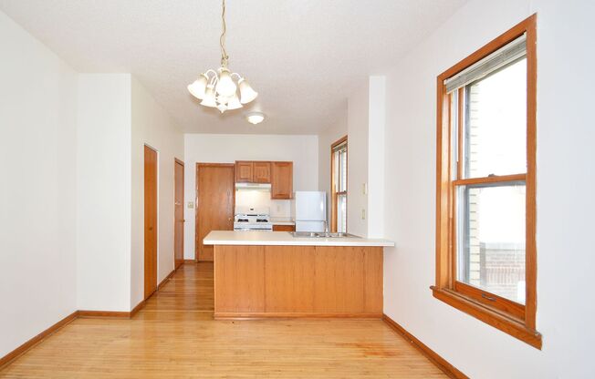 2 beds, 2 baths, 950 sqft, $1,400, Unit 10 - 110