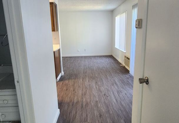 1 bed, 1 bath, 560 sqft, $1,350, Unit 1350-28