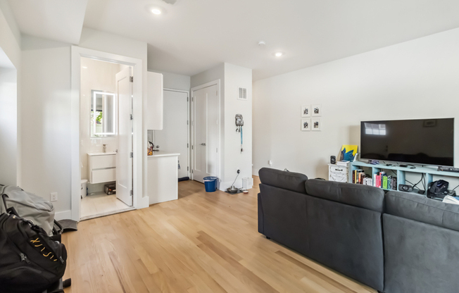 103 ORIENT AVE