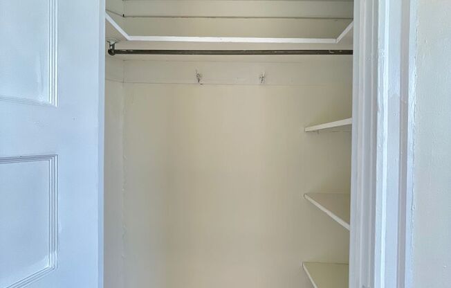 3 beds, 1 bath, 1,400 sqft, $1,550, Unit 210-F48