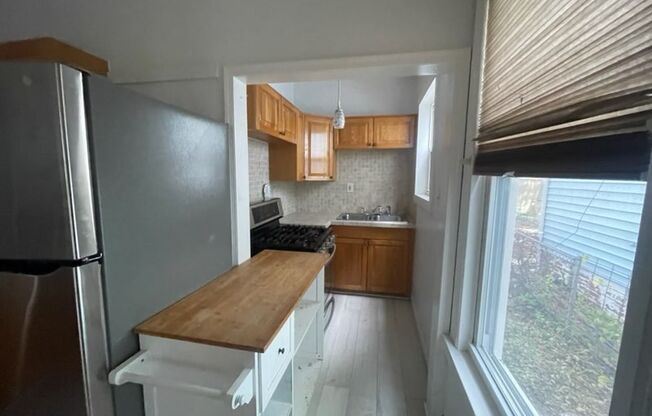 2 beds, 1 bath, 1,600 sqft, $2,200, Unit 113 Winchester Ave Unit 1