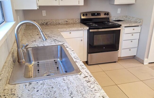 UNITED APARTMENTS (LAKEVIEW)