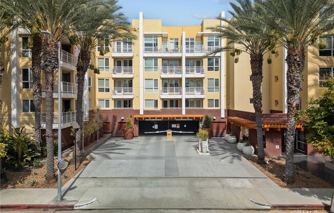 2 beds, 2 baths, 1,050 sqft, $3,250, Unit 206