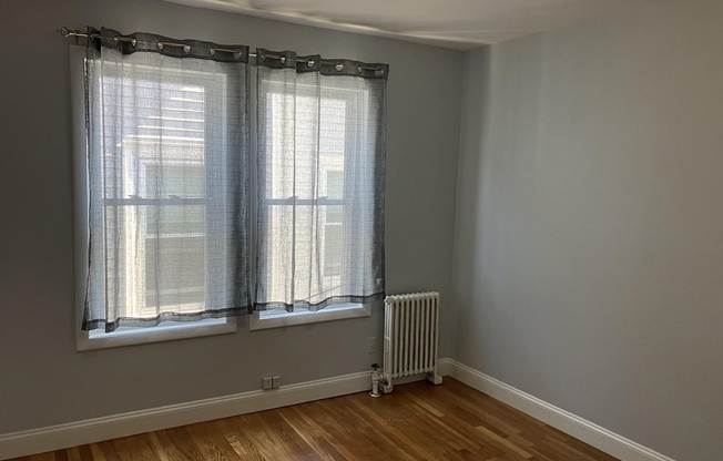 2 beds, 1 bath, $2,800, Unit 2