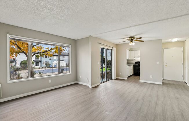 2 beds, 1 bath, 987 sqft, $1,499, Unit 06