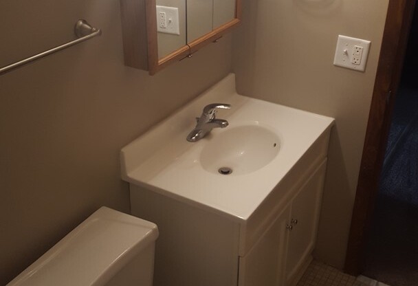 2 beds, 1 bath, 875 sqft, $1,460, Unit 241-102