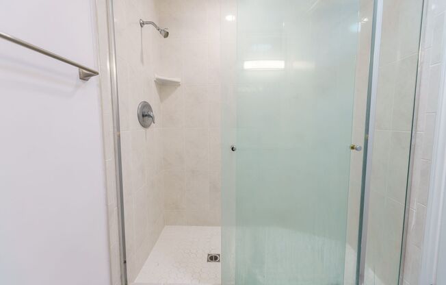 Studio, 1 bath, 350 sqft, $1,748, Unit 300