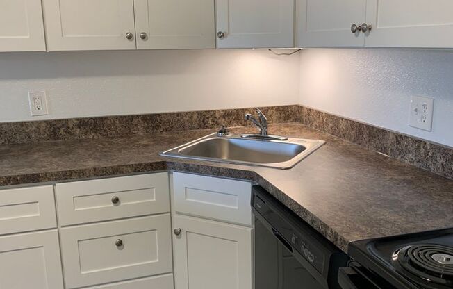 2 beds, 1 bath, 925 sqft, $1,275, Unit 34