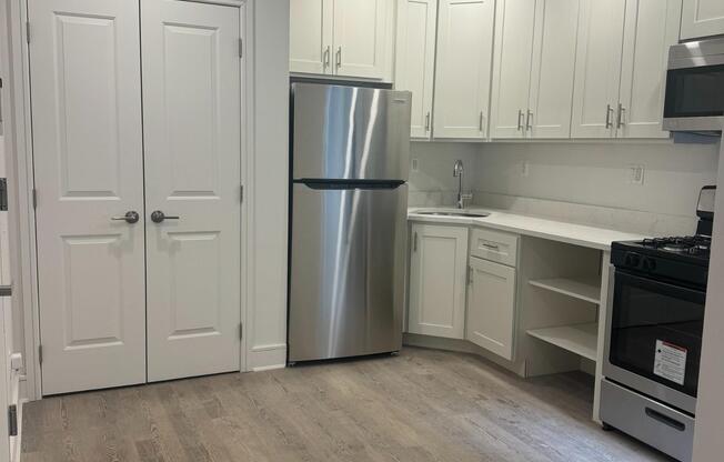 Studio, 1 bath, $3,500, Unit 10G