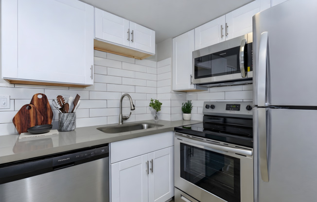 1 bed, 1 bath, 593 sqft, $1,250, Unit 3204