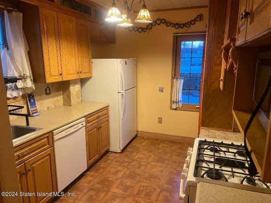 3 beds, 2 baths, 1,276 sqft, $3,600