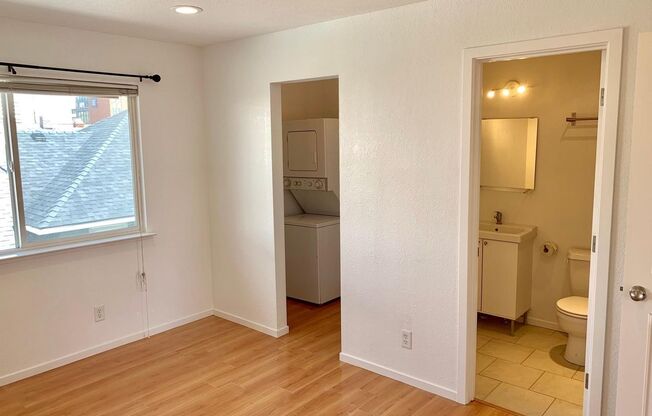 1 bed, 1 bath, 480 sqft, $1,295, Unit 521 Sinclair 1