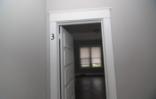 1 bed, 1 bath, $750, Unit 3909 1/2 Unit 2 (3909 1/2 Upper East)