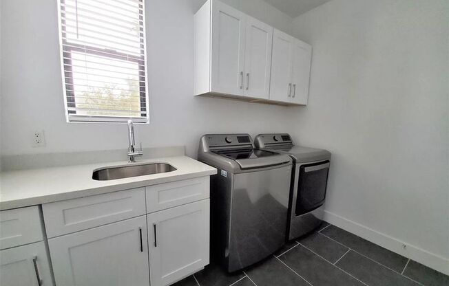 3 beds, 2.5 baths, 1,800 sqft, $3,000, Unit 2