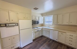 3 beds, 2 baths, 1,040 sqft, $1,500, Unit 17