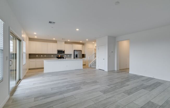 3 beds, 3 baths, $2,750, Unit UNIT 1140