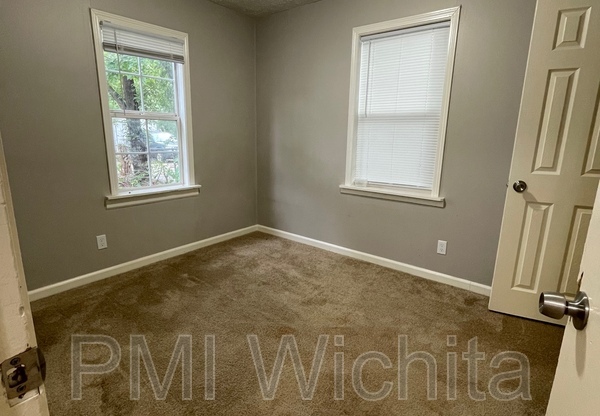 2 beds, 1 bath, 768 sqft, $995