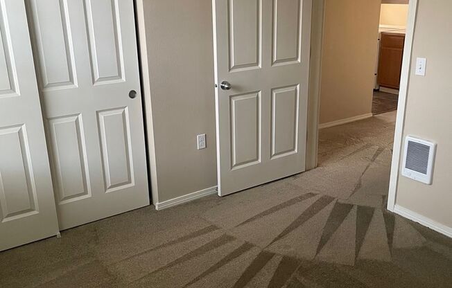 3 beds, 2 baths, 1,180 sqft, $1,795, Unit 1684-301