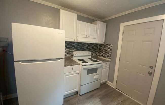 2 beds, 1 bath, 675 sqft, $850, Unit B