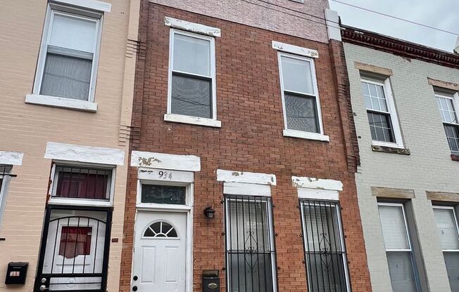 Stunning 4-Bedroom Townhouse in North Philadelphia! Available NOW!