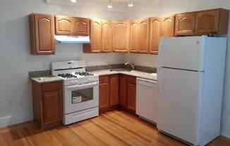 2 beds, 1 bath, $2,600, Unit 17