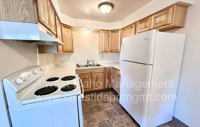 2 beds, 1 bath, 800 sqft, $1,195, Unit C