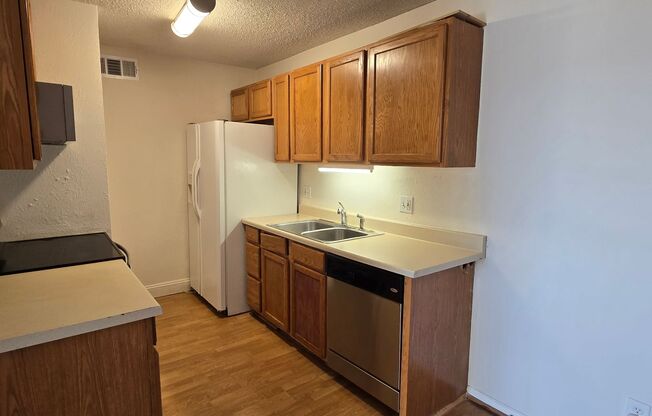 2 beds, 1 bath, $1,395
