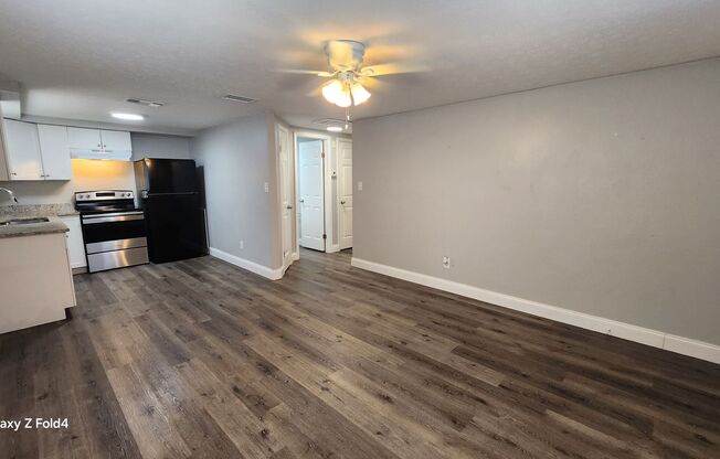 2 beds, 1 bath, 900 sqft, $1,495, Unit 8009
