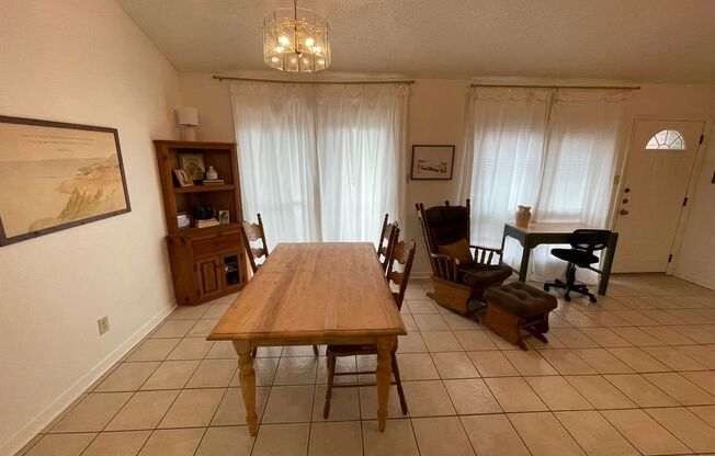 Well Maintained Duplex in Great Location!