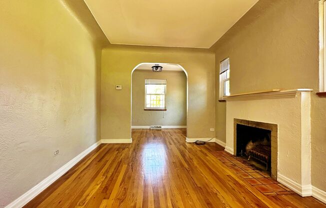 Lovely Mid Century 2 Bed 1 Bath Courtyard Row Home in the Heart of Denver!