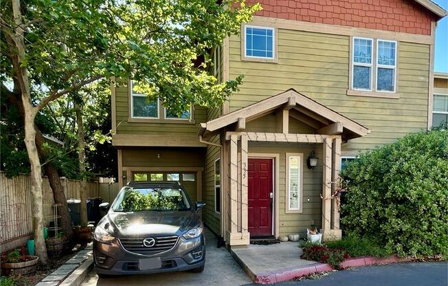 4 Bedroom Home Close to Gym and Shopping