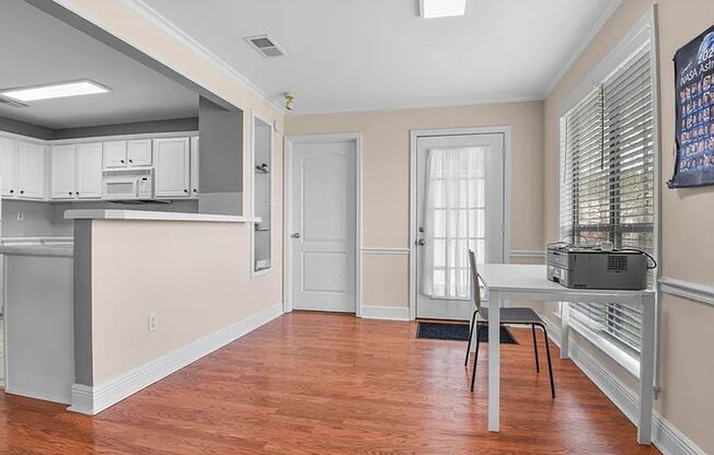 Great 3 BED/3 BATH Condo near LSU!