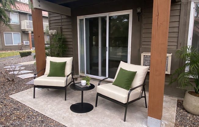 2 beds, 1 bath, 830 sqft, $1,350, Unit C09