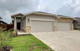 AVAILABLE NOW! GORGEOUS 3 BEDROOM DUPLEX LOCATED IN MIDLOTHIAN ISD!