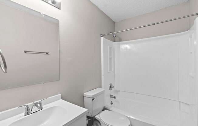 2 beds, 1 bath, 960 sqft, $949