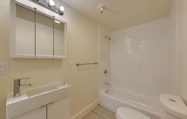 1 bed, 1 bath, $1,995, Unit Unit 105