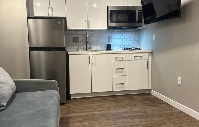 Studio, 1 bath, 188 sqft, $1,650, Unit 434-305