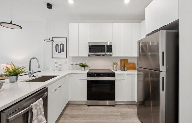 1 bed, 1 bath, 590 sqft, $1,540, Unit D210