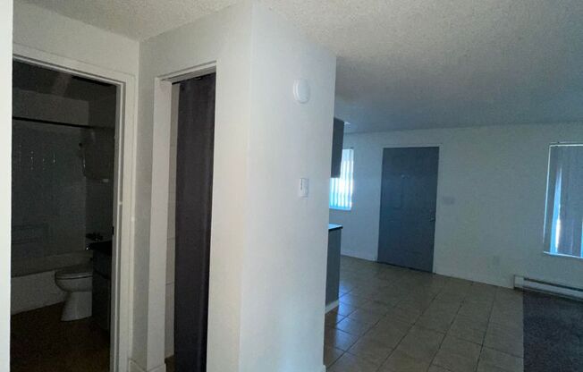 2 beds, 1 bath, 784 sqft, $1,195, Unit 22