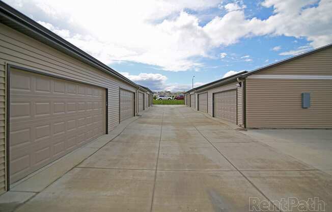 garages at Cascades of Mandan, Mandan, ND