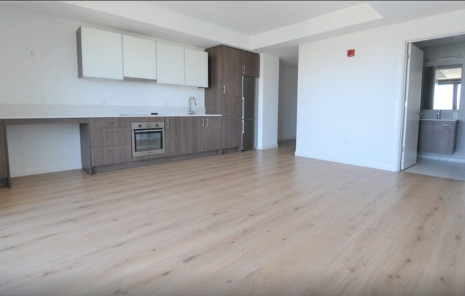 2 beds, 2 baths, 945 sqft, $5,350, Unit 1521