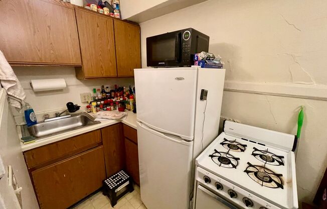 Studio, 1 bath, $875, Unit 15