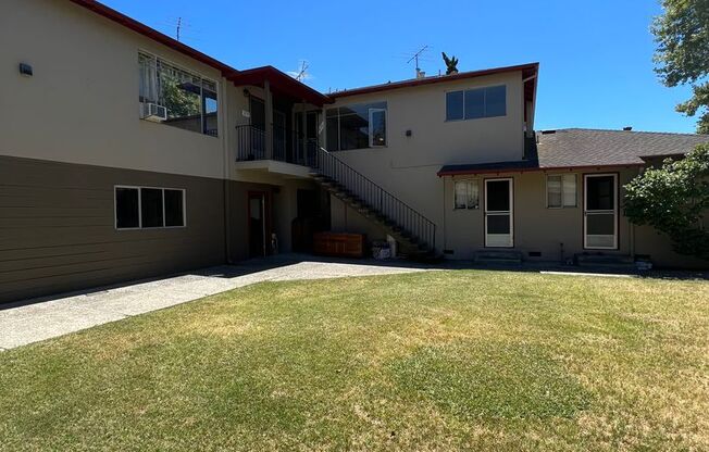 210-226 El Carmelo Ave, Palo Alto, CA 94306