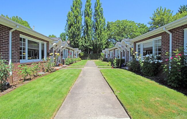 Charming Studio-style 1 Bed Bricker in Desirable Irvington Area