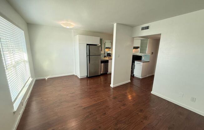 2 beds, 1 bath, 954 sqft, $1,600, Unit RRO-110