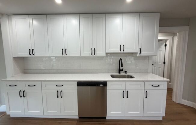 2 beds, 1 bath, 574 sqft, $2,200, Unit 74 6th St - Apt 2