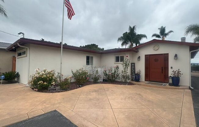 Beautiful Vista Home 3 bed / 3 bath / 1957 sqft with private pool and hot tub  - Available 09/01