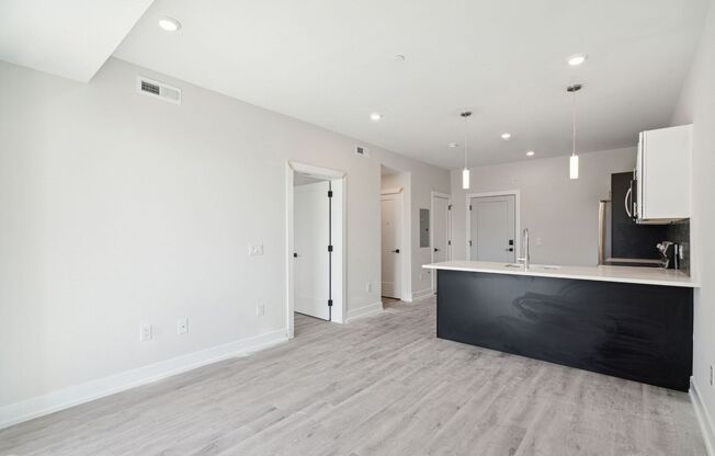 1 bed, 1 bath, 597 sqft, $1,650, Unit D02